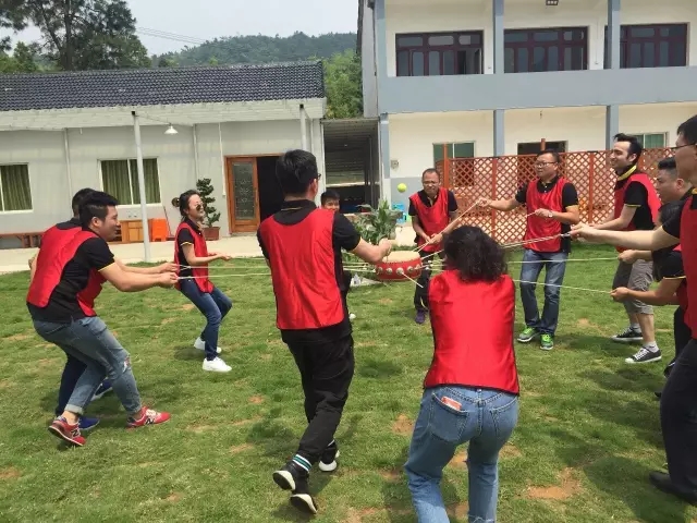 “向梦想出发” 腾博会官网销售团建活动完善绽放