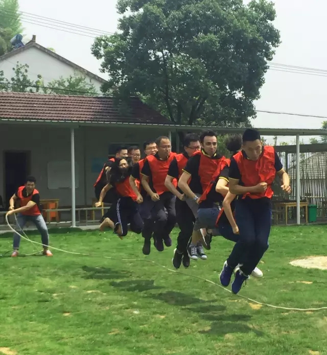 “向梦想出发” 腾博会官网销售团建活动完善绽放