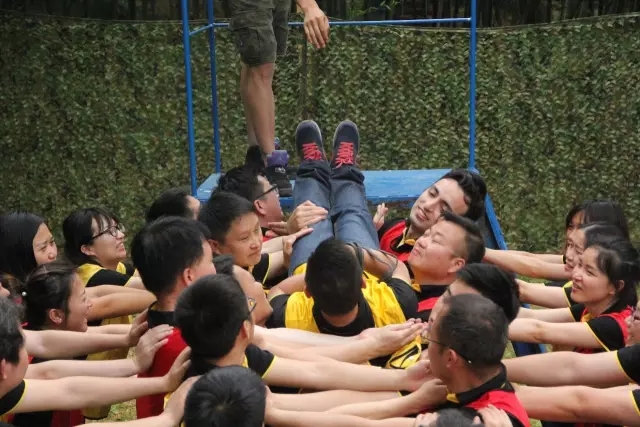 “向梦想出发” 腾博会官网销售团建活动完善绽放