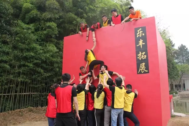 “向梦想出发” 腾博会官网销售团建活动完善绽放